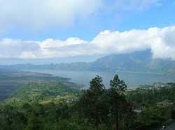 Pemandangan danau batur dari Kintamani Bali