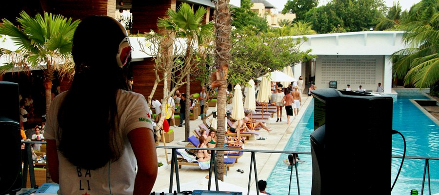 Headquarters Beach Lounge and Restaurant Kuta